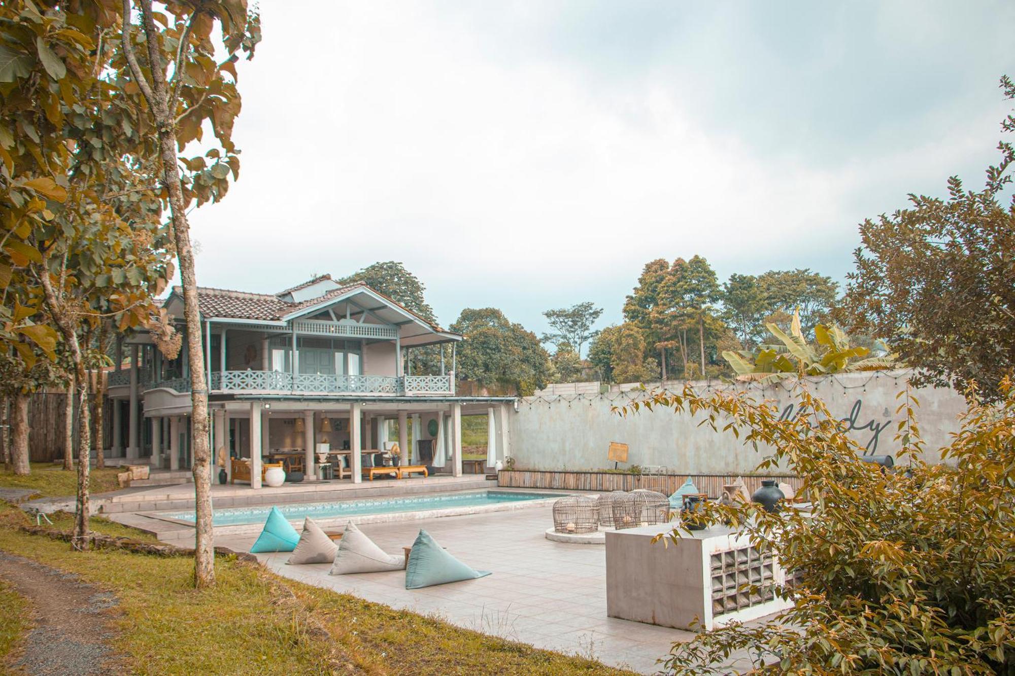 Villa Holy By The 100 Bogor