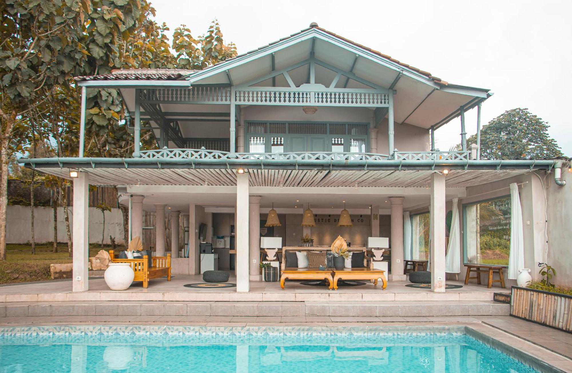 Villa Holy By The 100 Bogor